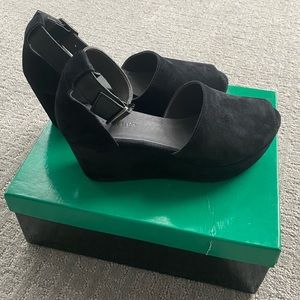 Chocolat Blu Black Suede Walt Wedge Size 8 Like New Condition